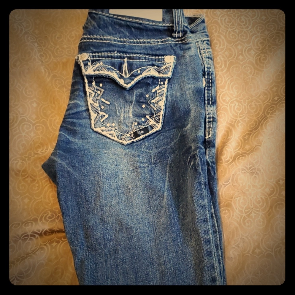 Ariya distressed jeans